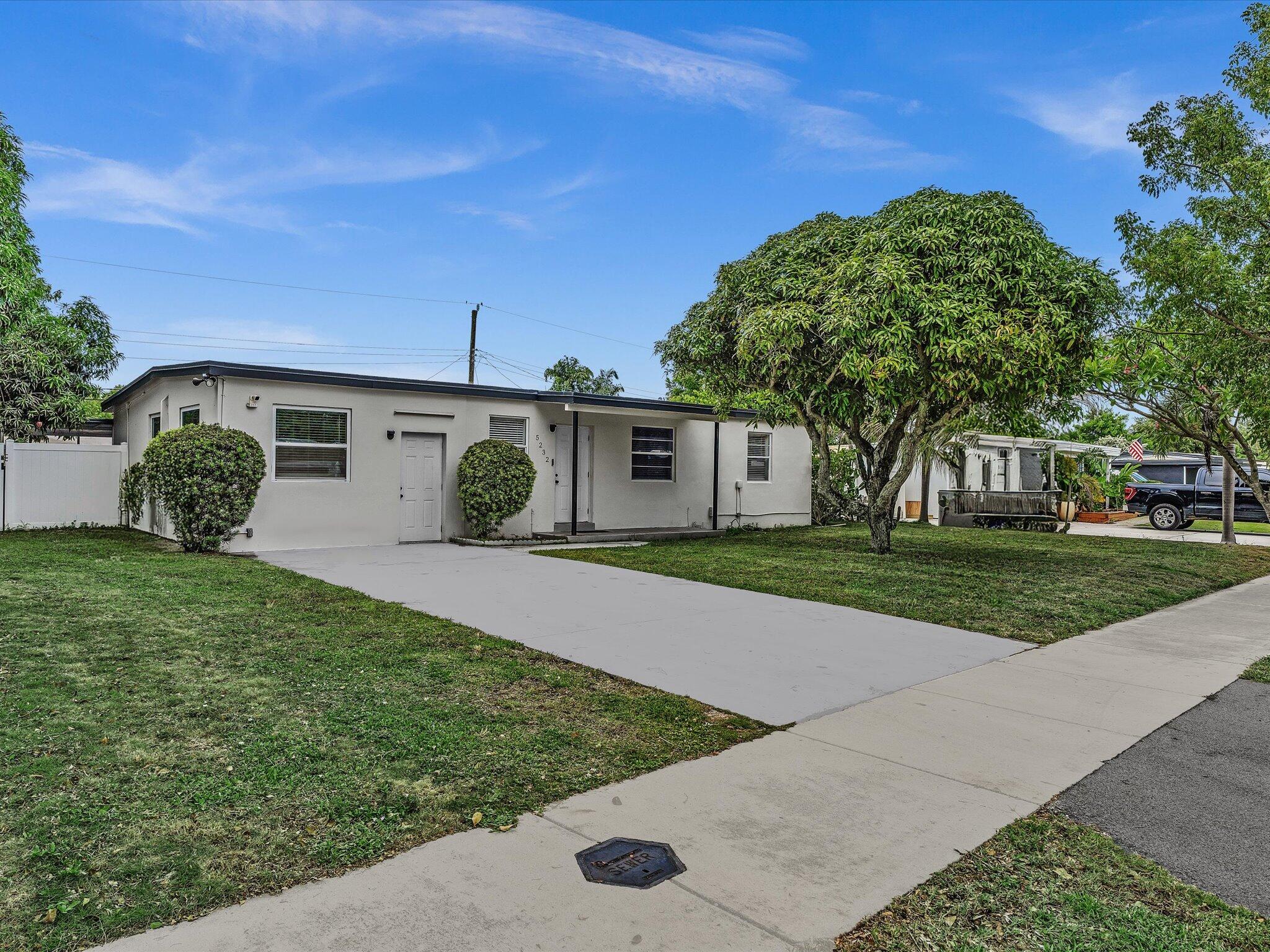 Photo 1 of 61 — 5232 NE 19th Avenue, Pompano Beach, FL 33064
