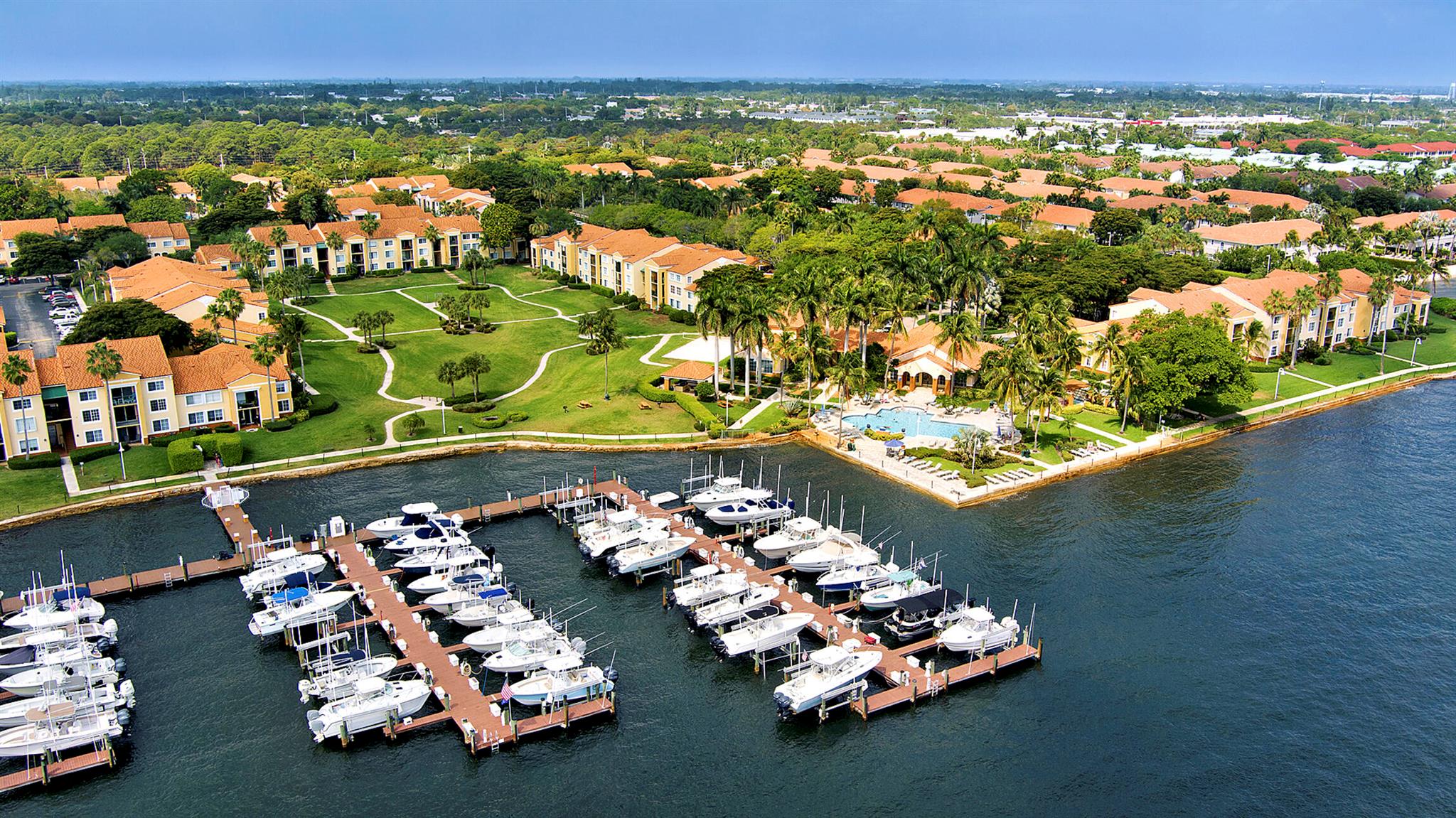 YACHT CLUB ON THE INTRACO - Residential