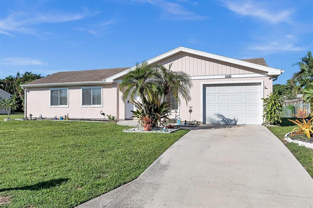 Photo of 1343 SE Oakmont Lane Ln, Port St Lucie, FL 34952 (MLS # R10834080)
