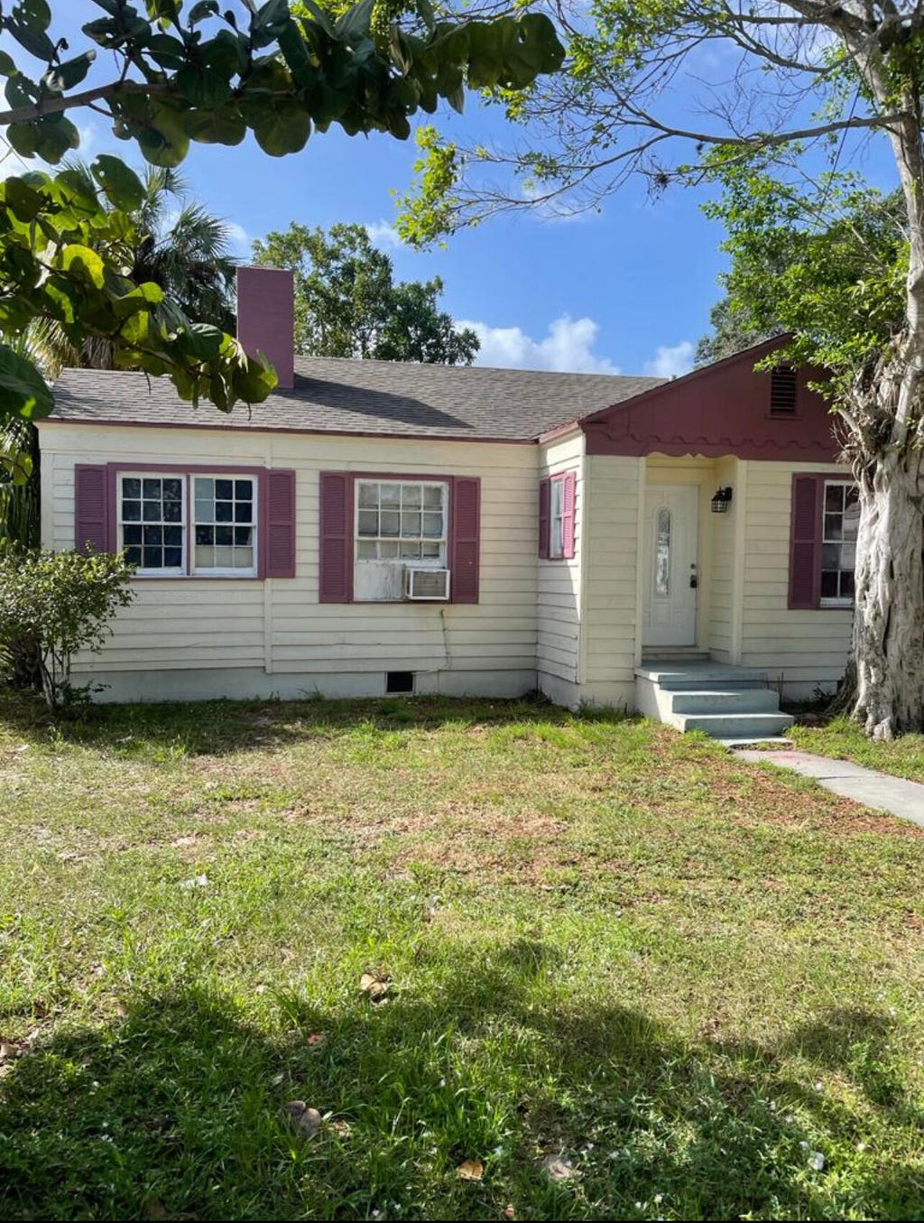 Photo of 729 S 11th Street, Fort Pierce, FL 34950 (MLS # B26061986)
