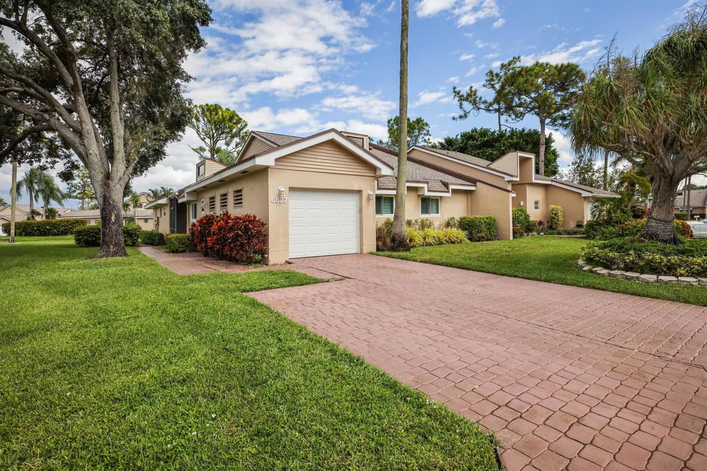 Photo of 6827 Fountains Circle, Lake Worth, FL 33467 (MLS # R11133134)