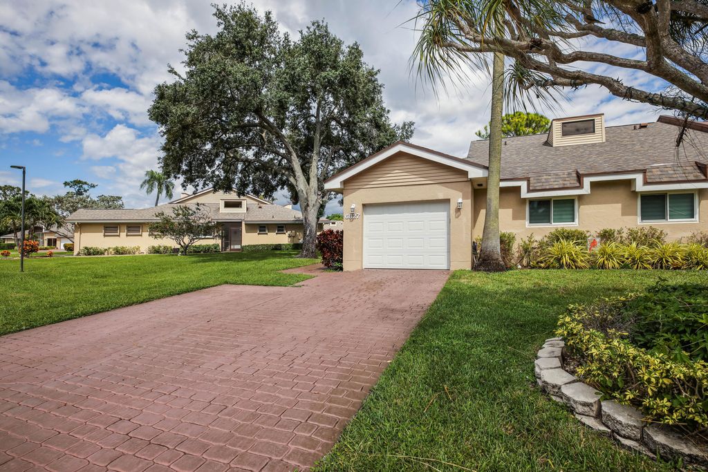 Photo of 6827 Fountains Circle, Lake Worth, FL 33467 (MLS # R11133134)
