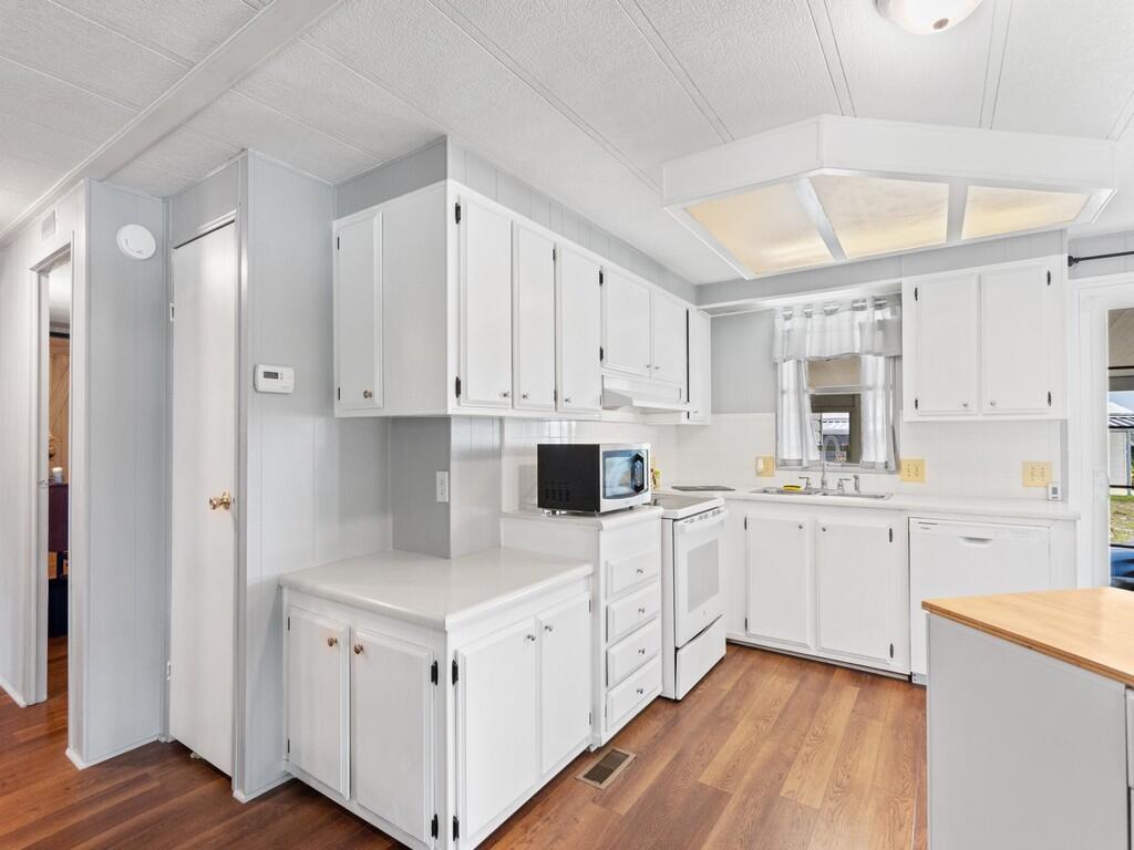 Pinelake Village - Residential