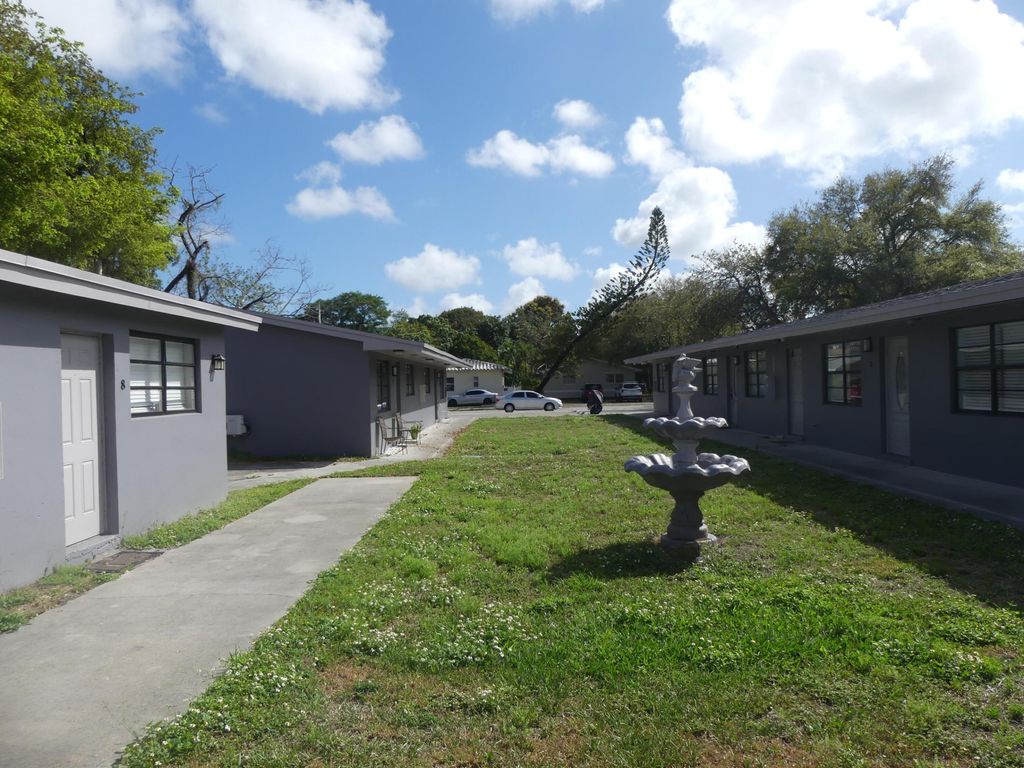 Photo of 2247 Taylor Street #3, Hollywood, FL 33020 (MLS # B26002296)