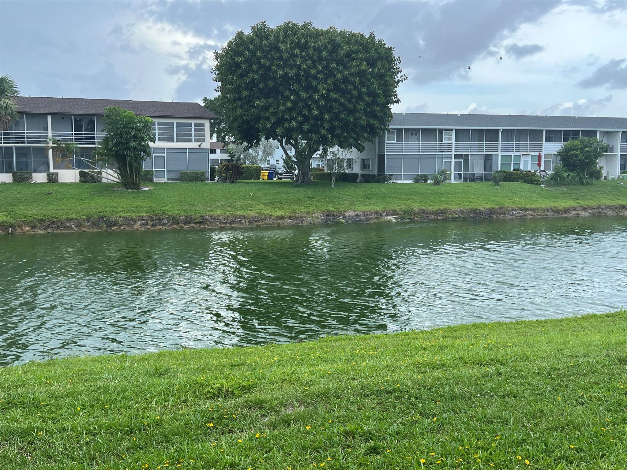 55+ community. The unit welcomes Voucher Tenants. Great1br 1 bth located on the first floor tastefully decorated with a nice water view. Numerous amenities.