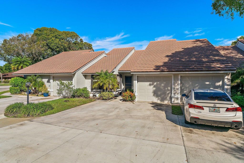 Photo of 801 Kintyre Court, Palm Beach Gardens, FL 33418 (MLS # R11105826)