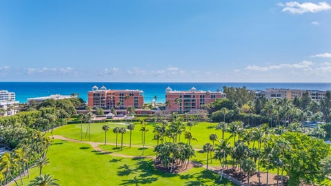 Photo of 2 N Breakers Row ROW #N PH4, Palm Beach, FL 33480 (MLS # B26090628)