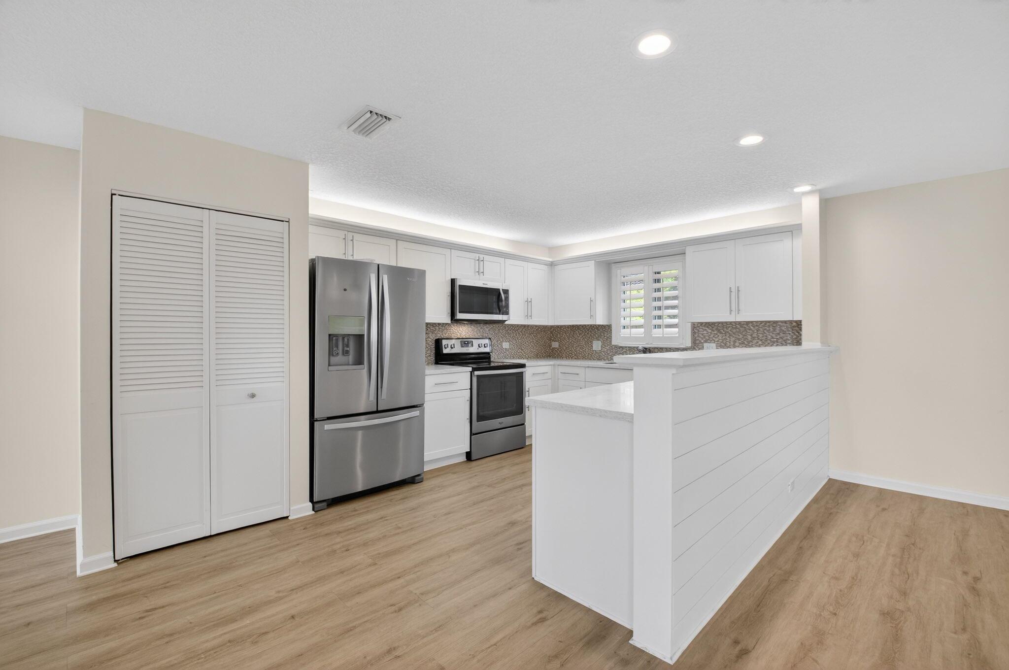 BOCA RATON HILLS SEC 3 - Residential