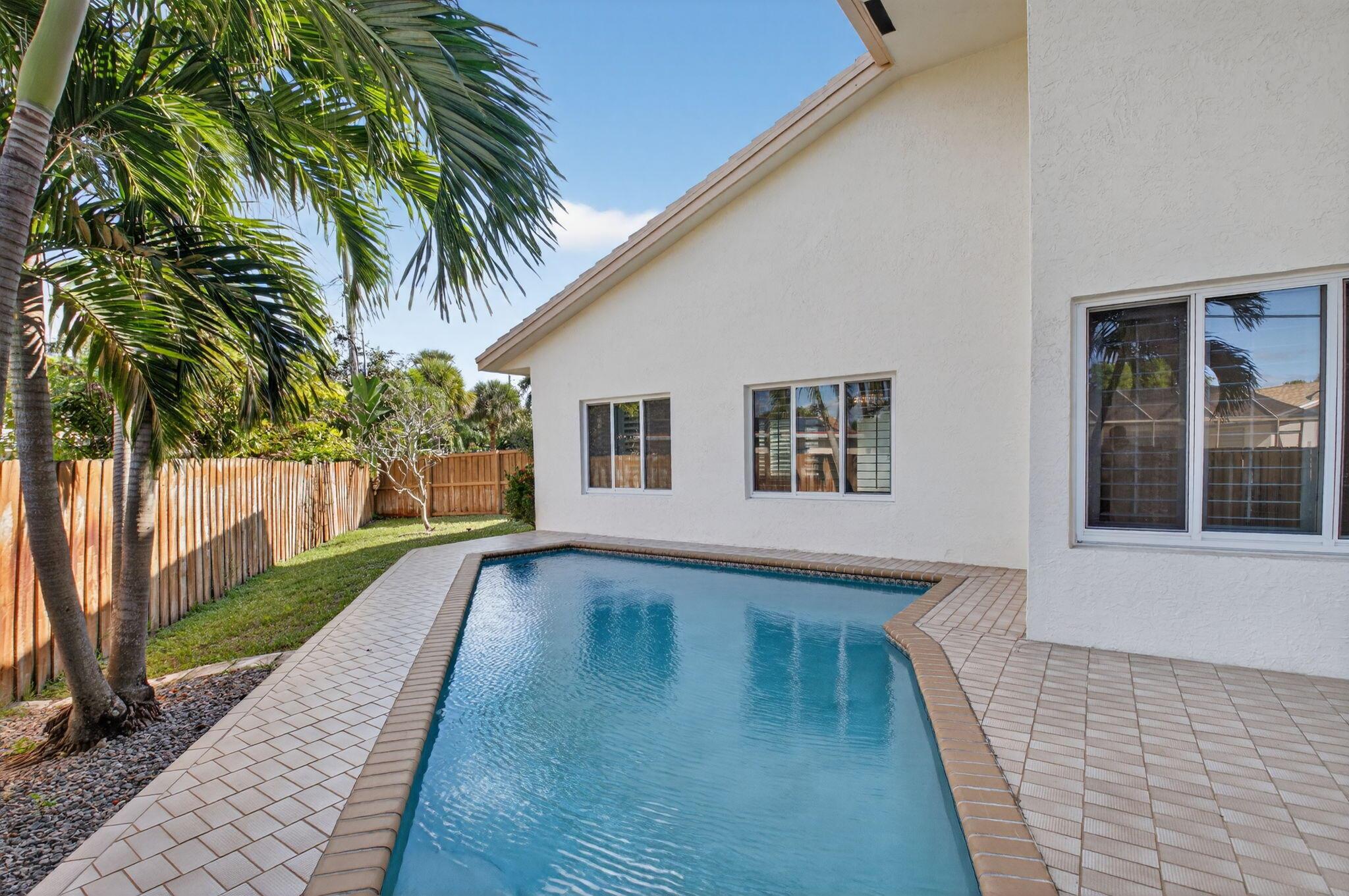 BOCA RATON HILLS SEC 3 - Residential