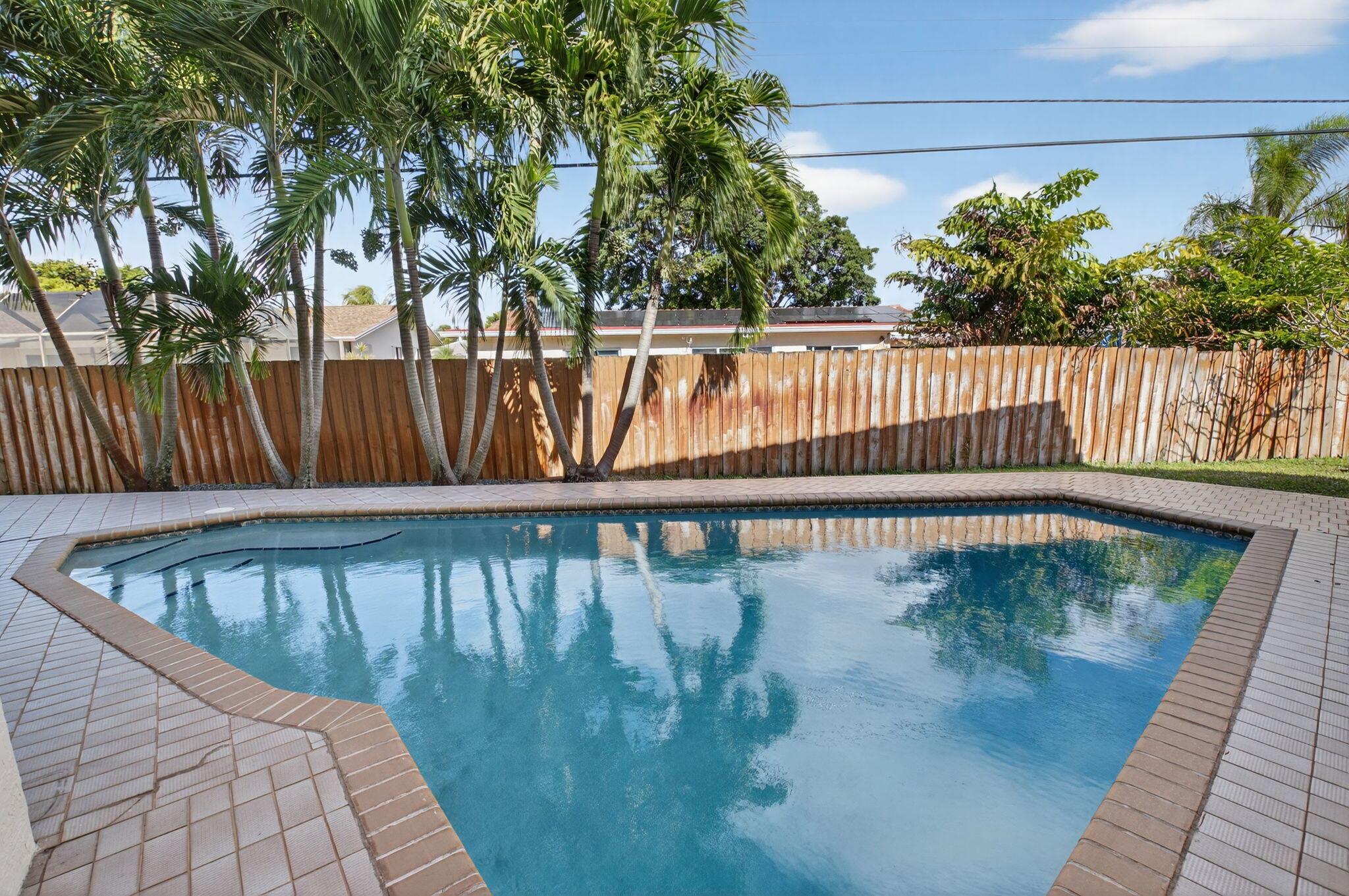BOCA RATON HILLS SEC 3 - Residential