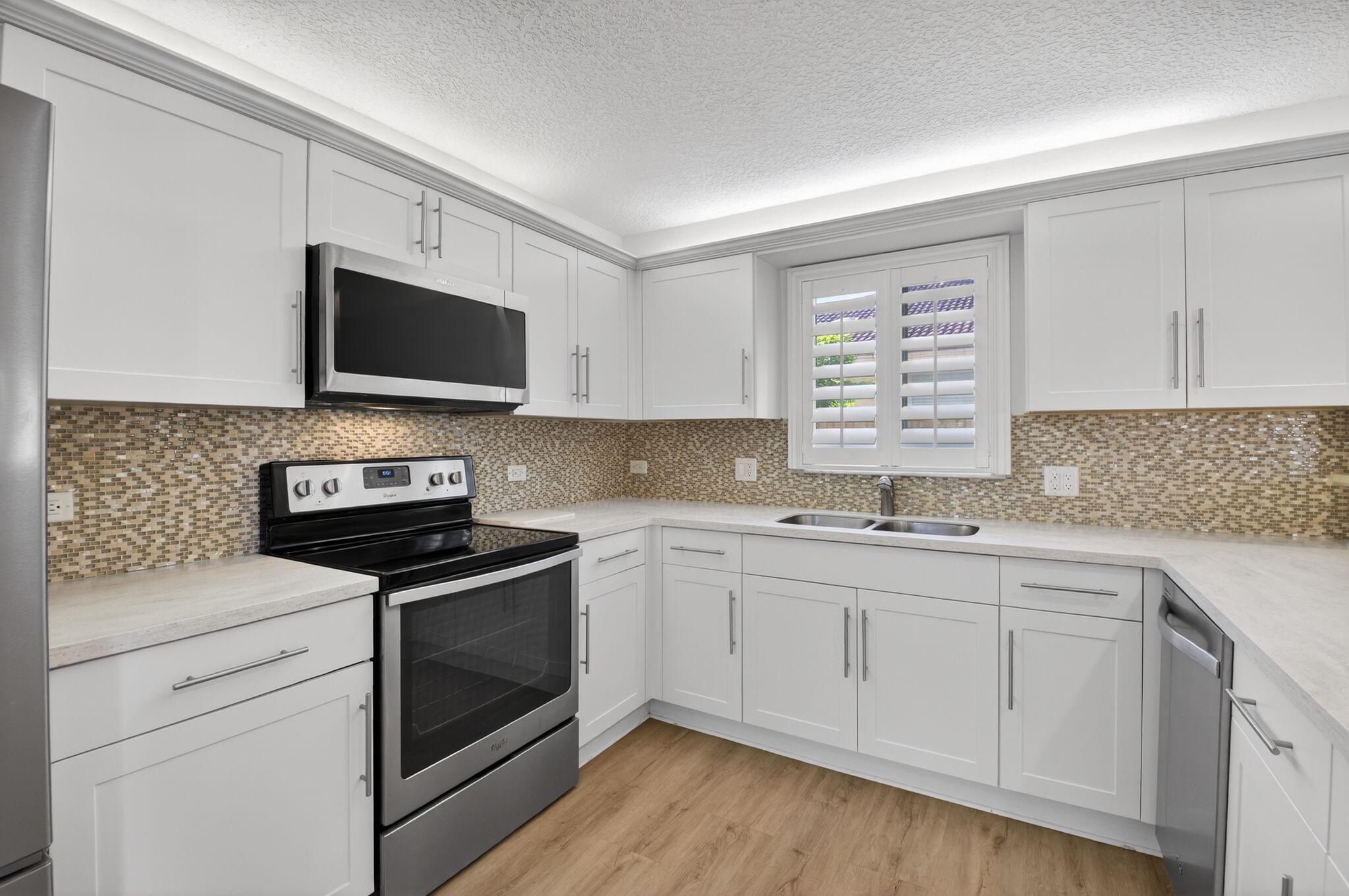 BOCA RATON HILLS SEC 3 - Residential