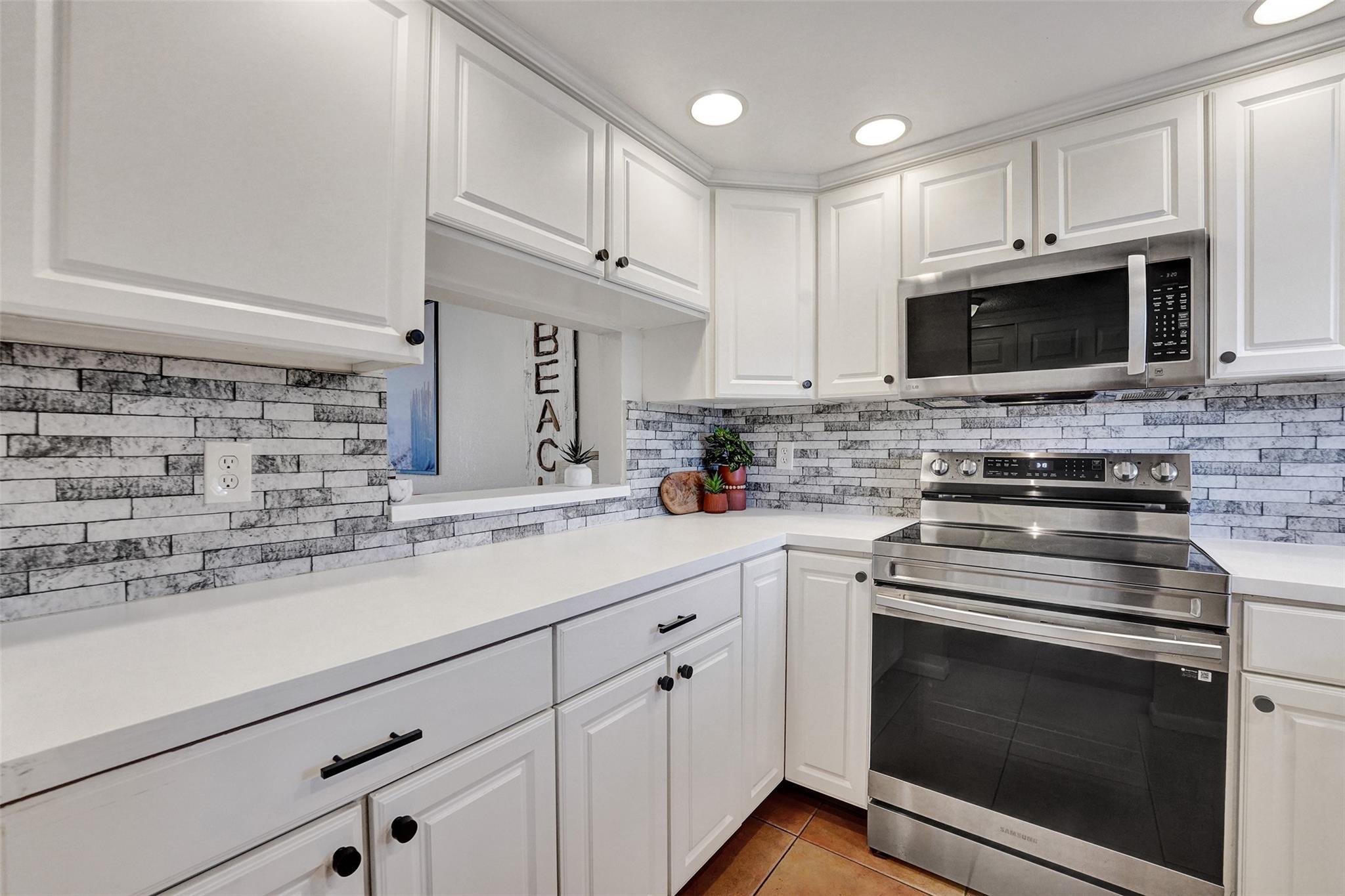 Discover this completely turnkey 1-bed, 1.5-bath condo with beautiful water views in the heart of Margate! This immaculate unit offers a clean, open layout, a modern kitchen, and spacious bedrooms. Enjoy serene waterfront living with easy access to shopping, dining, and entertainment. Just move in and start enjoying the view!