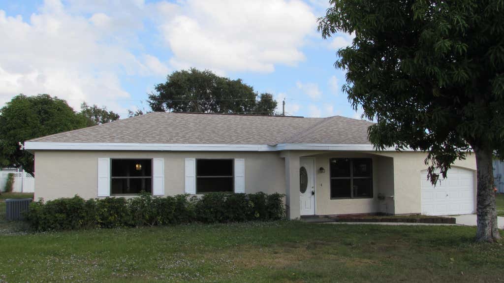 Photo of 674 25th Street SW, Vero Beach, FL 32962 (MLS # R11142680)