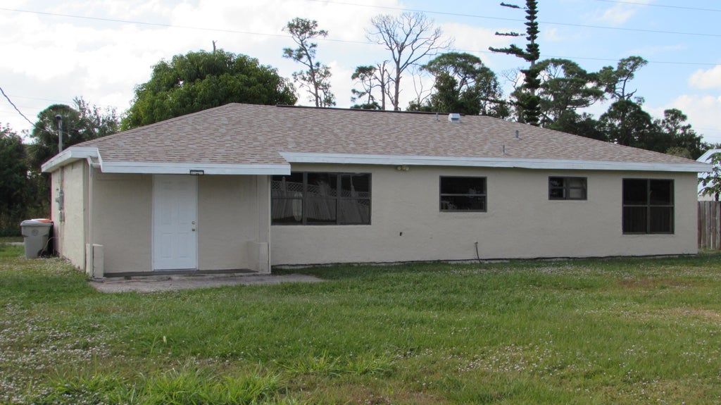 Photo of 674 25th Street SW, Vero Beach, FL 32962 (MLS # R11142680)