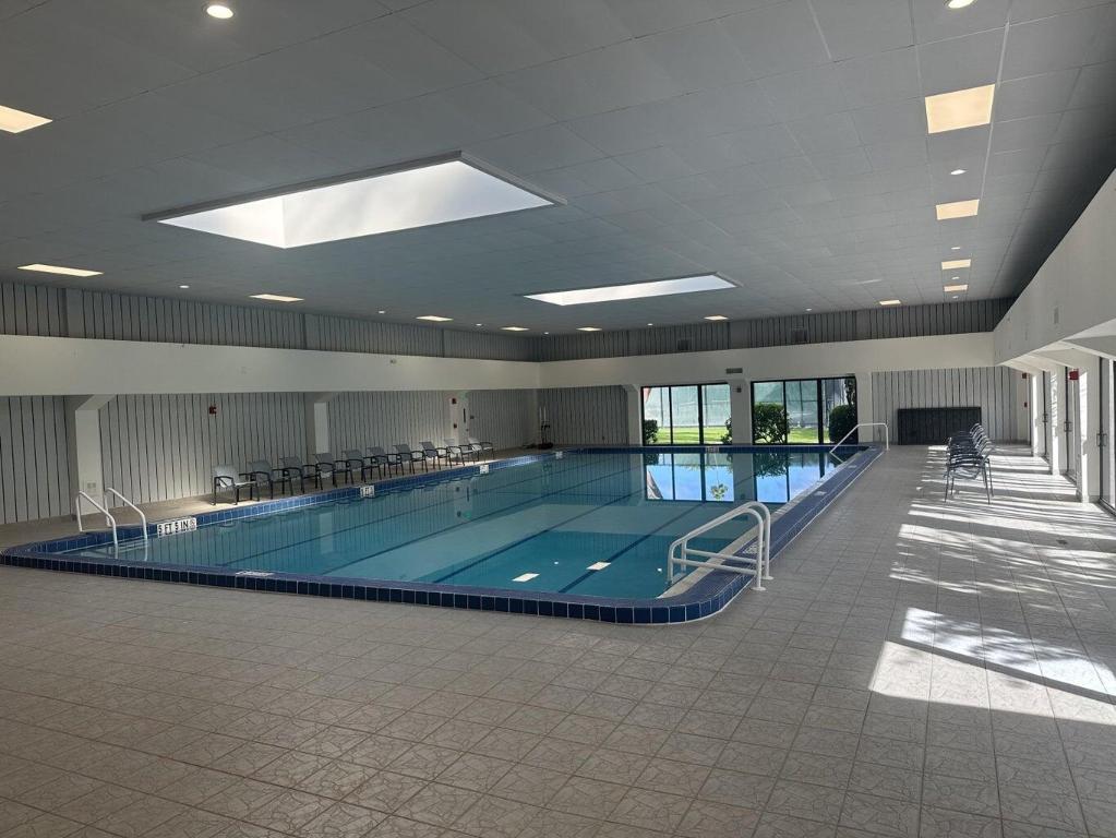 HUNTINGTON LAKES SEC FOUR CONDOS - Residential