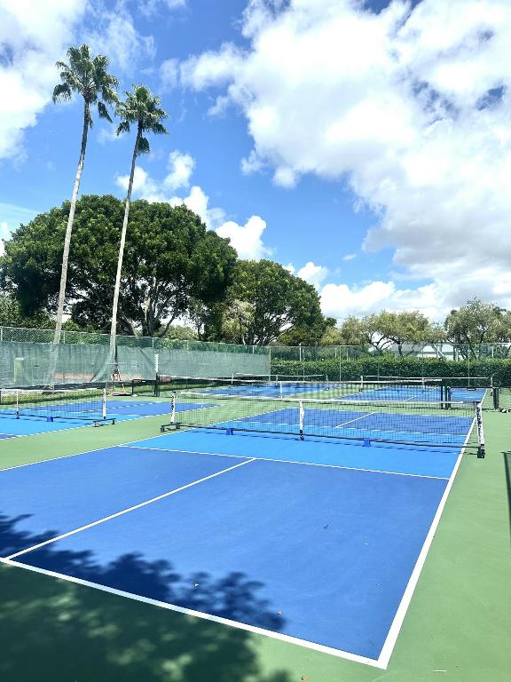 HUNTINGTON LAKES SEC FOUR CONDOS - Residential