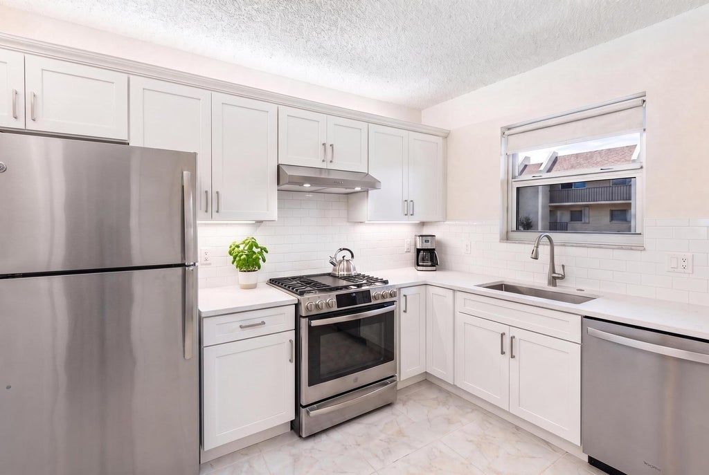 Photo of 2825 SW 22ND #1070, Delray Beach, FL 33445 (MLS # B26081359)