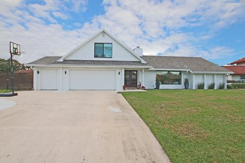 Photo of 67 Fairview W, Tequesta, FL 33469 (MLS # R11100436)