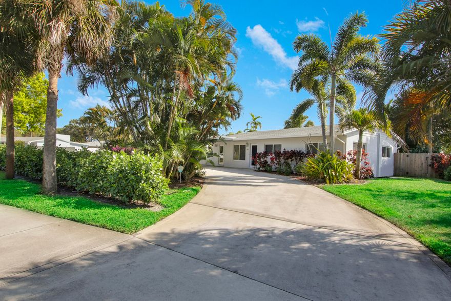Come see this charming 3 bedroom, 2 bathroom home in the heart of Tequesta! Recently renovated from top to bottom, this property is turnkey. Located super close to amazing beaches, restaurants, parks, shopping and transportation. Available 6/1/26-8/31/26.