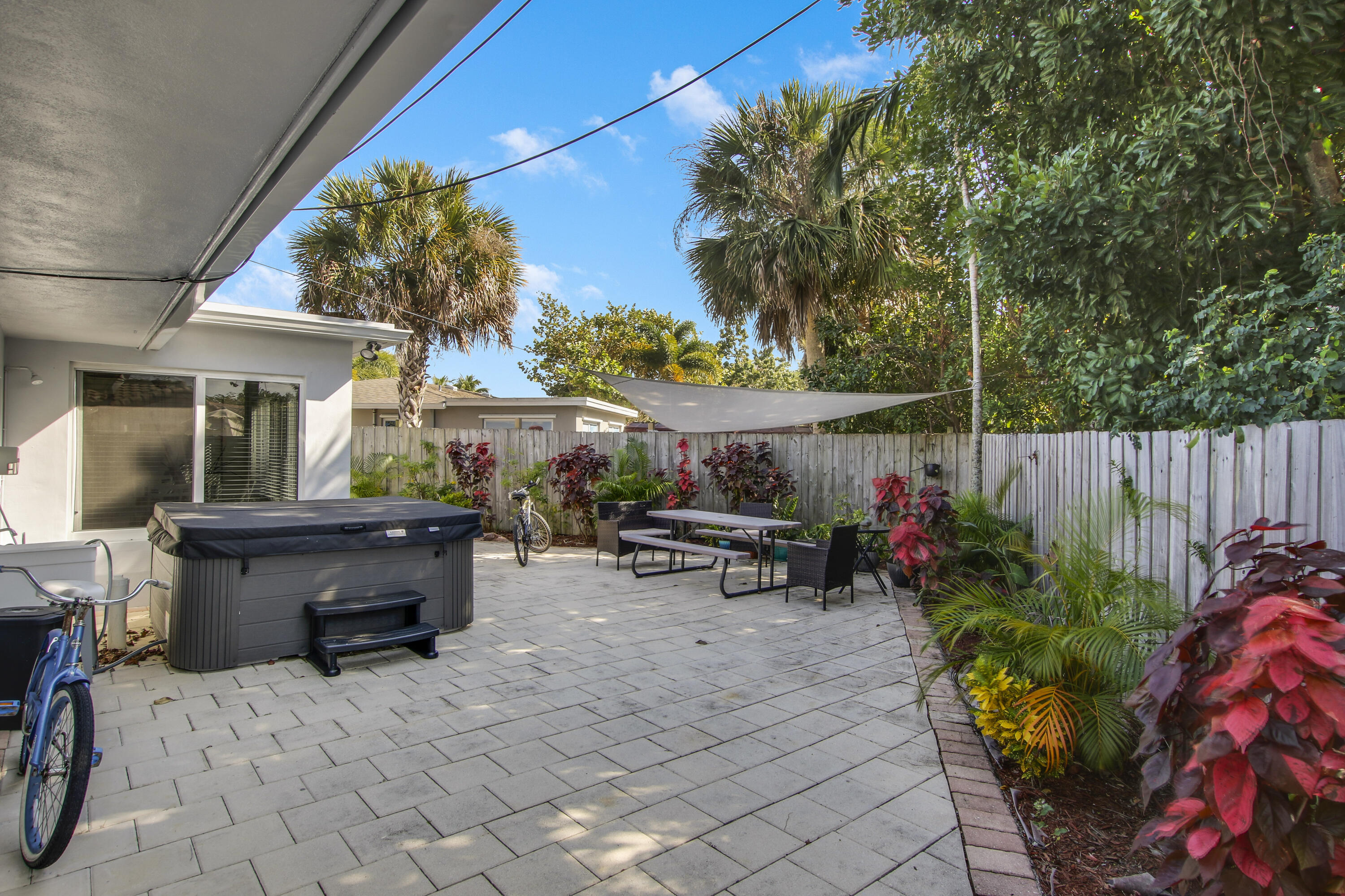 JUPITER IN THE PINES SEC B - Residential Lease