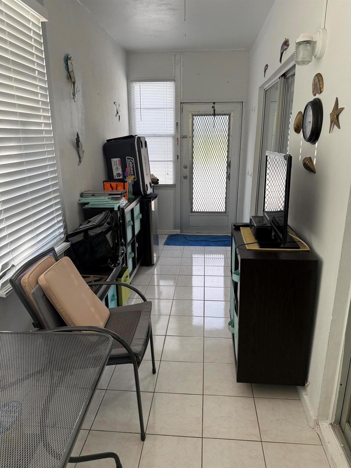 MURRY HILLS APT BLDG COND - Residential
