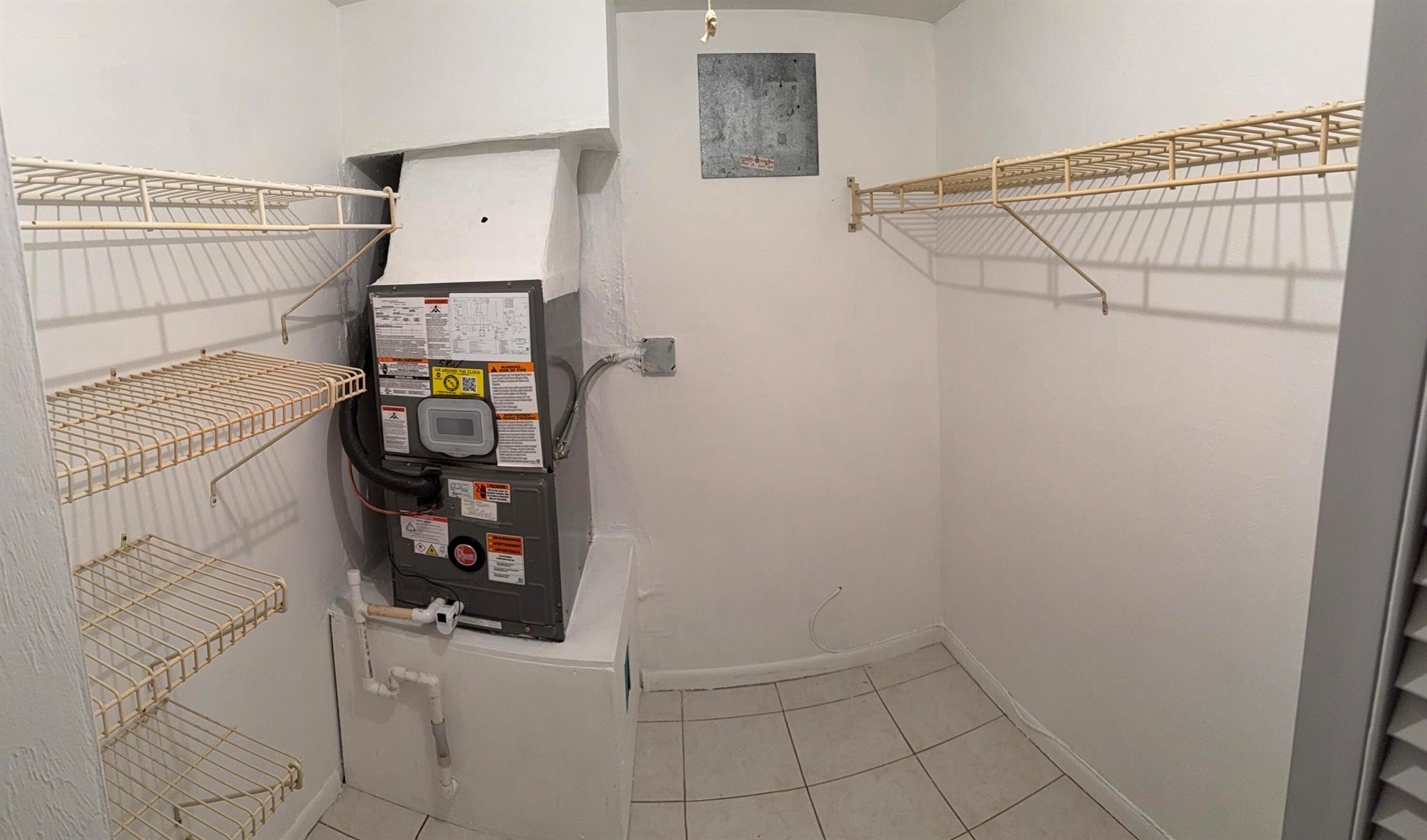 MURRY HILLS APT BLDG COND - Residential