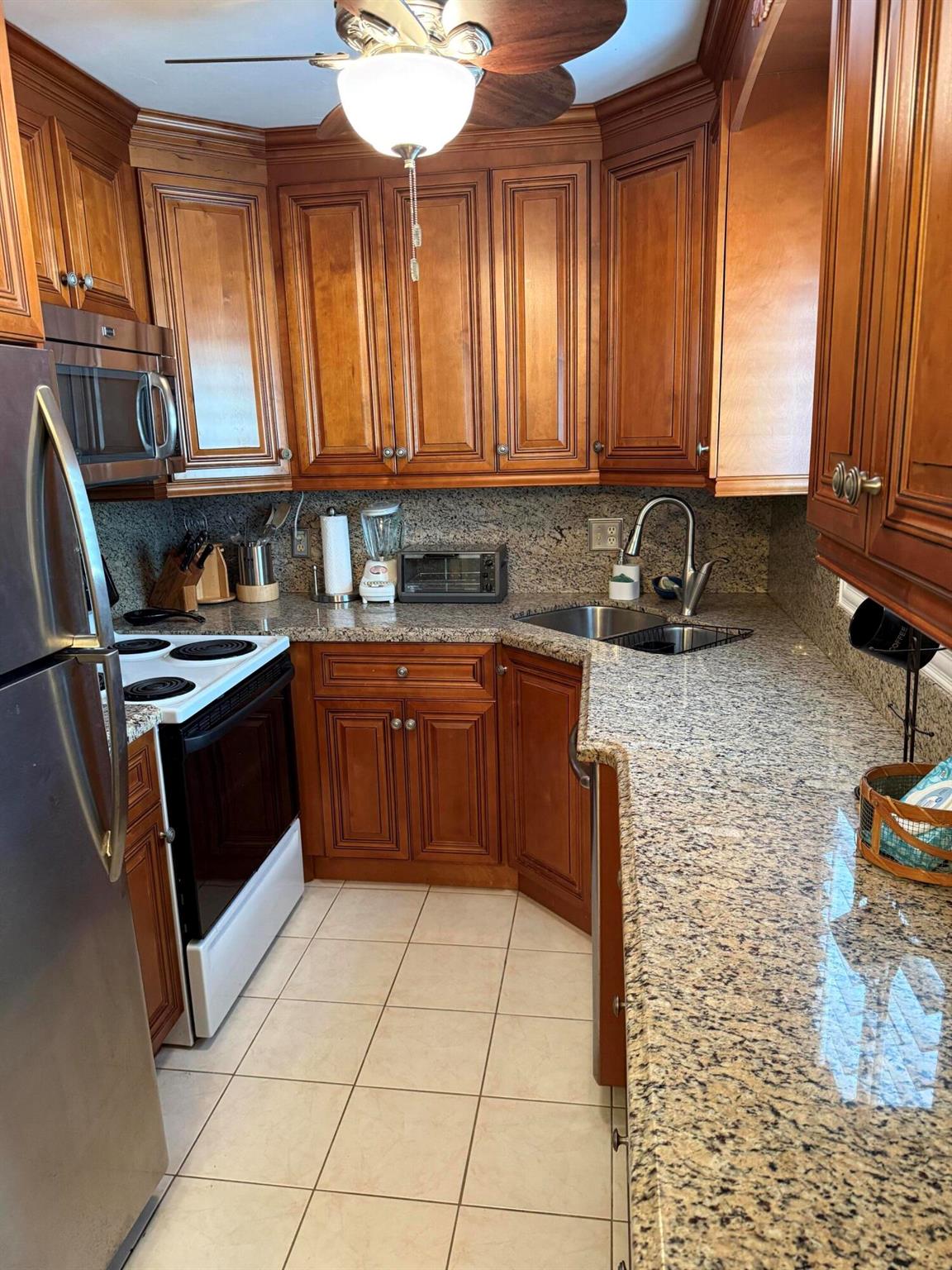 MURRY HILLS APT BLDG COND - Residential