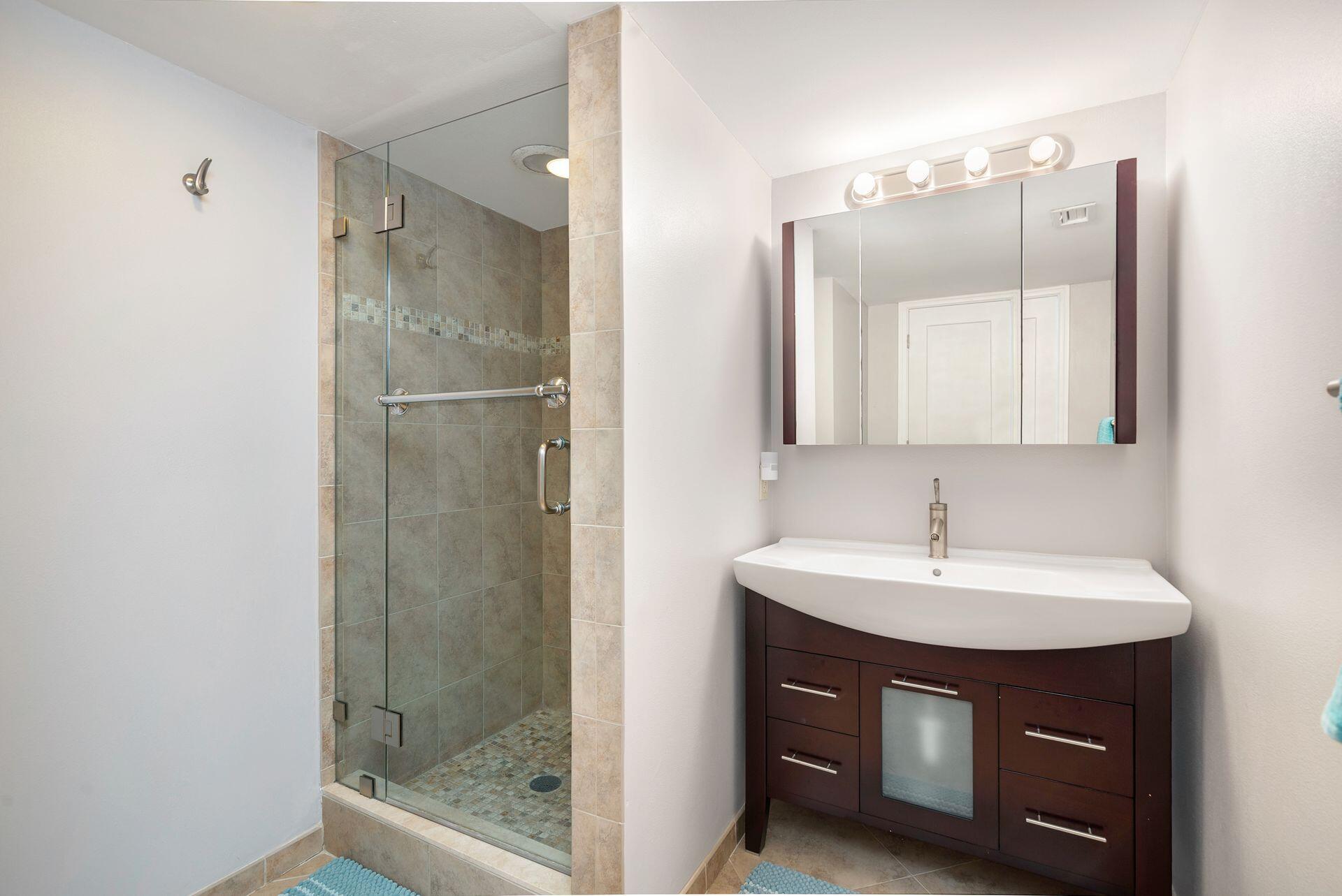 THIRTY TWO HUNDRED CONDO - Residential Lease