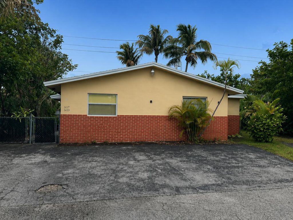 Photo of 1417 NE 24th Court, Wilton Manors, FL 33305 (MLS # B26017708)