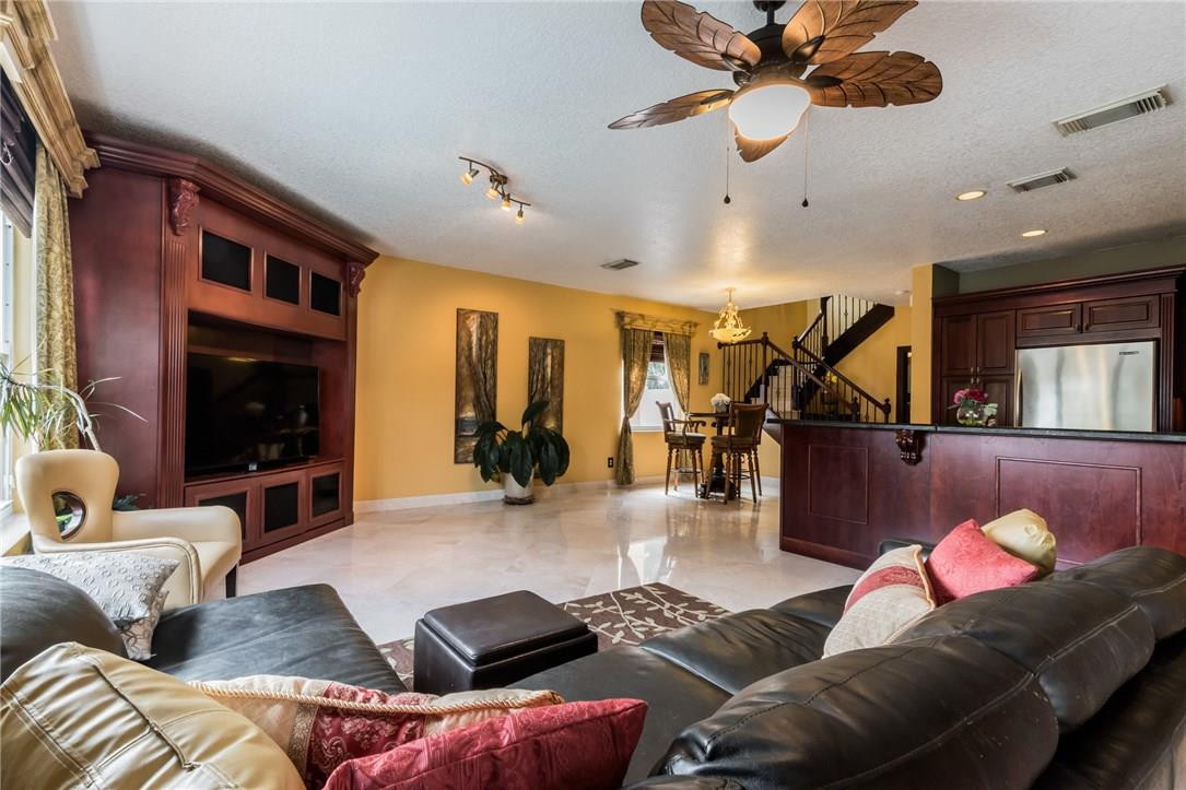 Claremont-Huntington - Residential