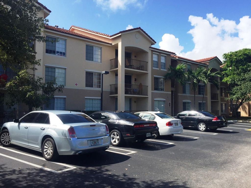 Photo of 422 Villa Circle #422, Boynton Beach, FL 33435 (MLS # F10421346)
