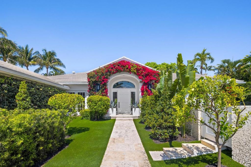 Photo of 255 Ridgeview Drive, Palm Beach, FL 33480 (MLS # R11057929)