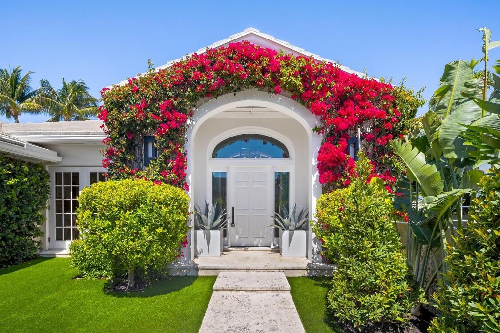 Photo of 255 Ridgeview Drive, Palm Beach, FL 33480 (MLS # R11057929)