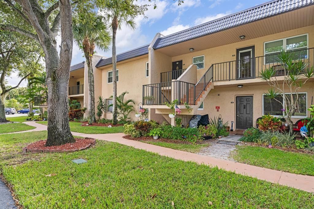 Photo of 152 Lake Constance Drive, West Palm Beach, FL 33411 (MLS # R10753192)