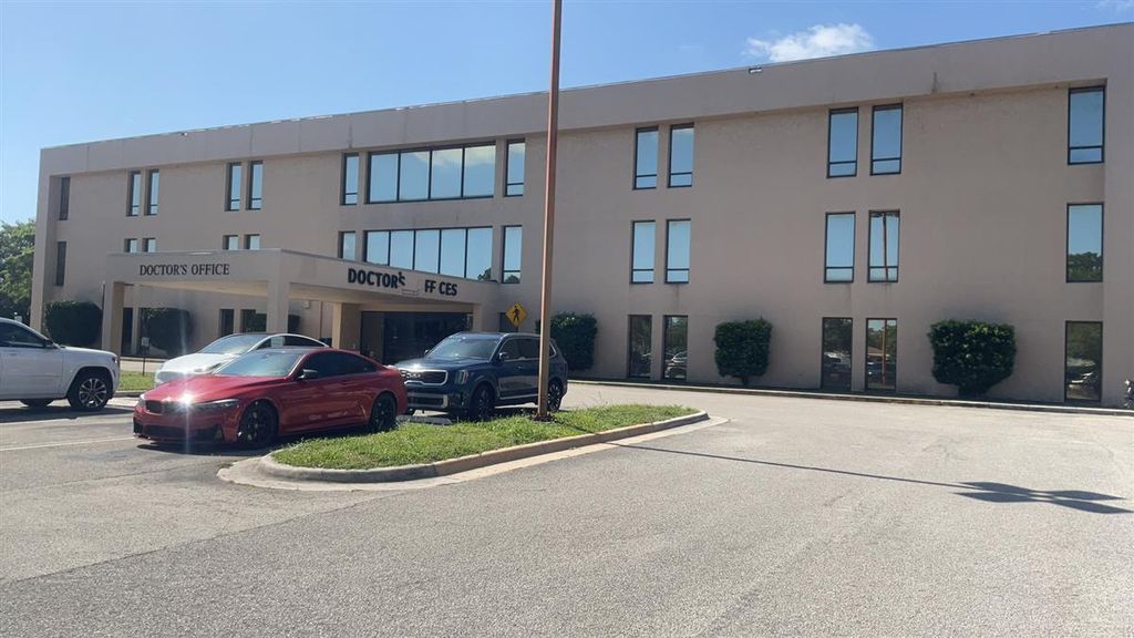 Photo of 2215 Nebraska Avenue #3e, Fort Pierce, FL 34950 (MLS # B26031302)