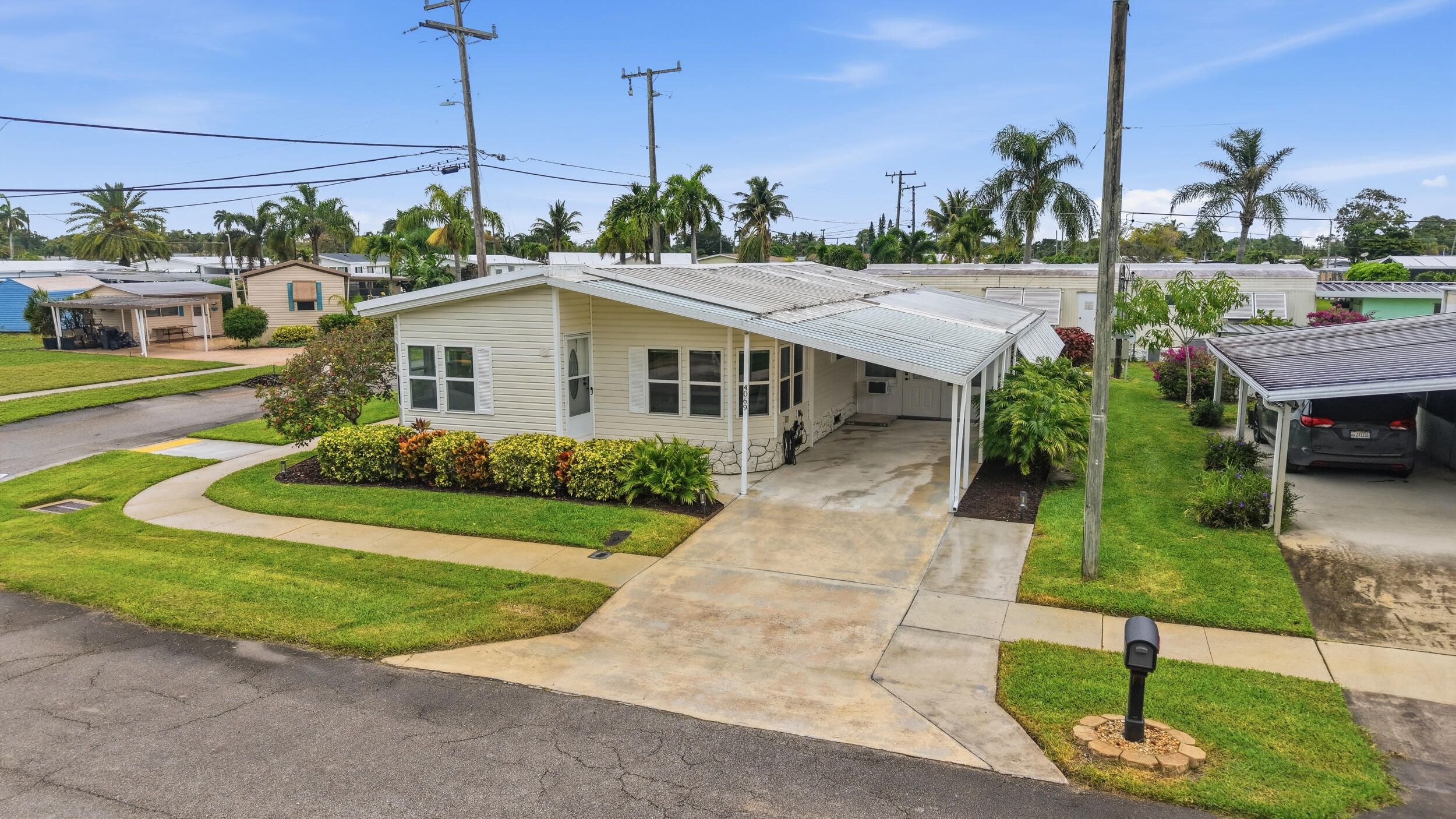 TROPICAL BREEZE ESTATES - Residential