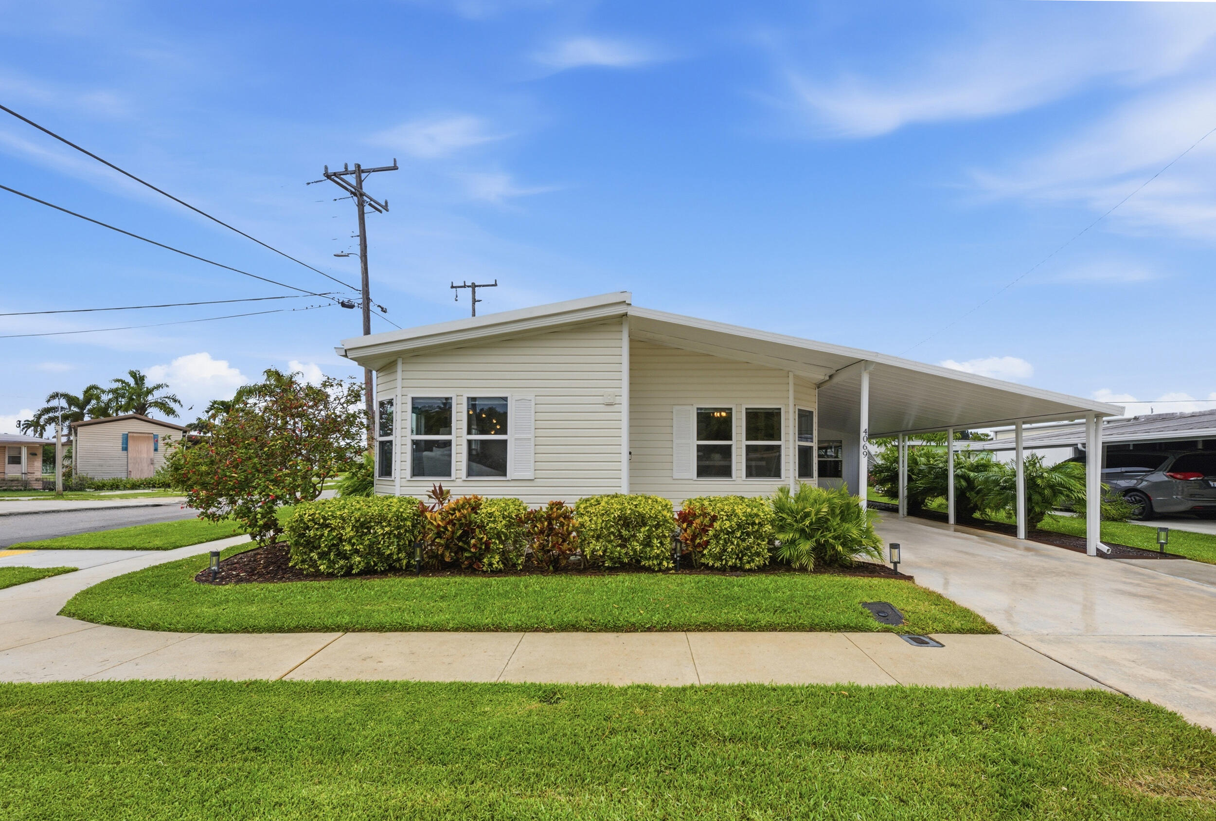 TROPICAL BREEZE ESTATES - Residential