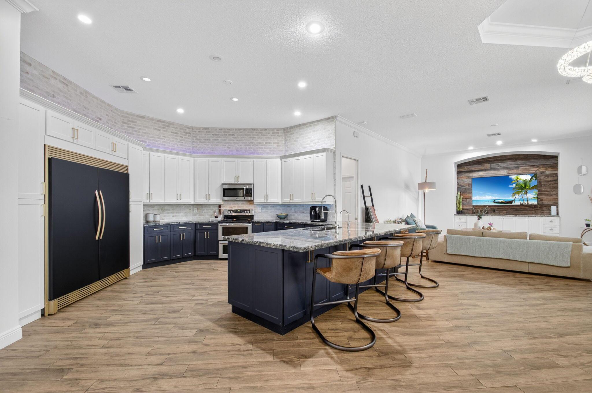 4315 Caryota Drive, Boynton Beach, FL, 33436/$1,450,000 3 4315 Caryota Drive