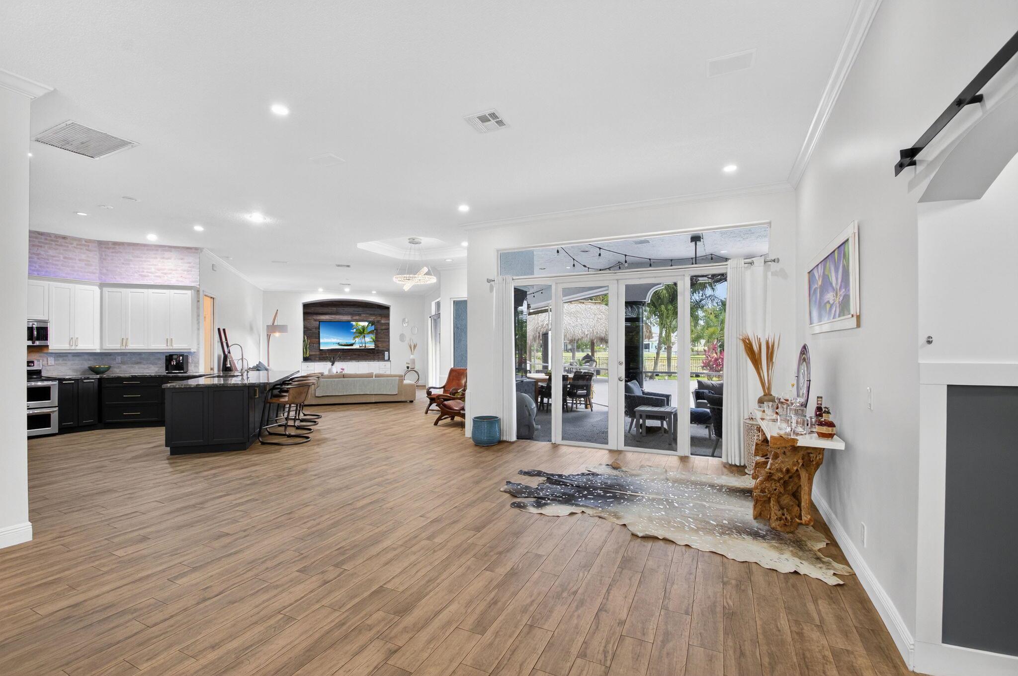 4315 Caryota Drive, Boynton Beach, FL, 33436/$1,450,000 2 4315 Caryota Drive