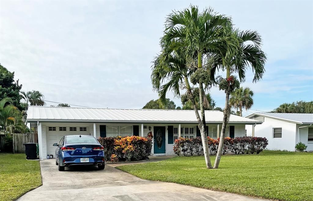 Photo of 1017 Gatewood Avenue, Fort Pierce, FL 34982 (MLS # R10755493)