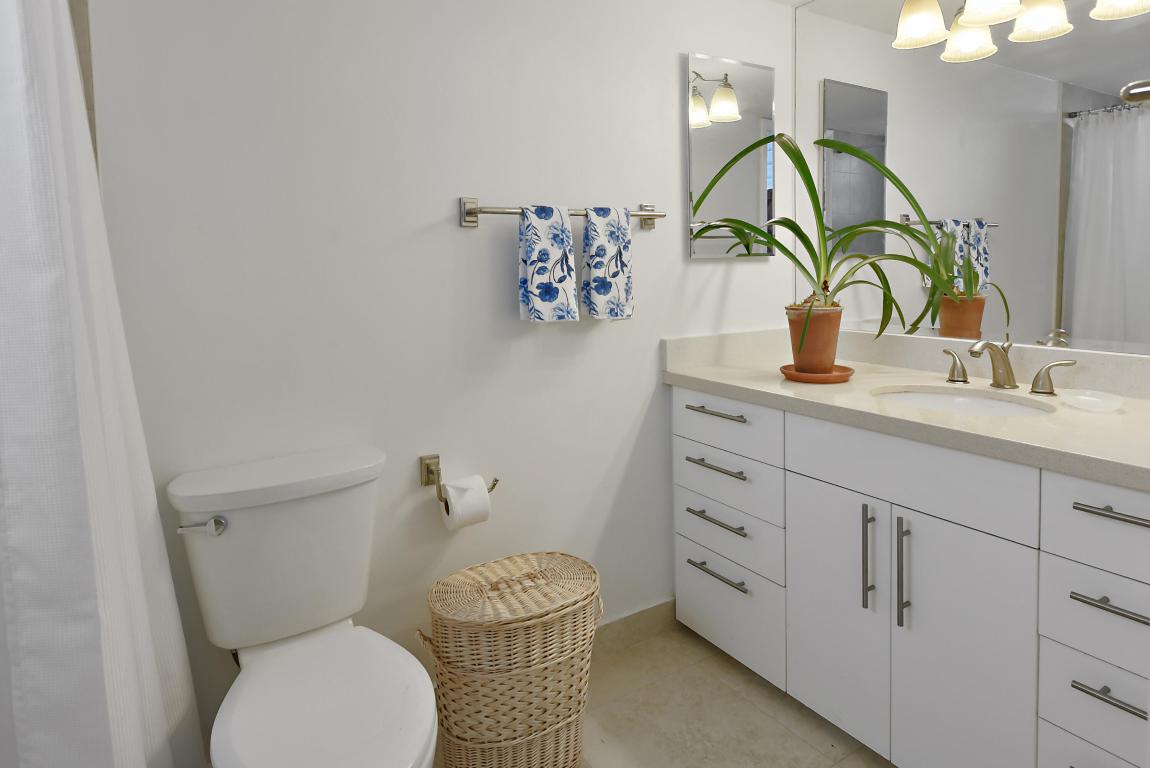 LA PALMA CONDOMINIUM - Residential