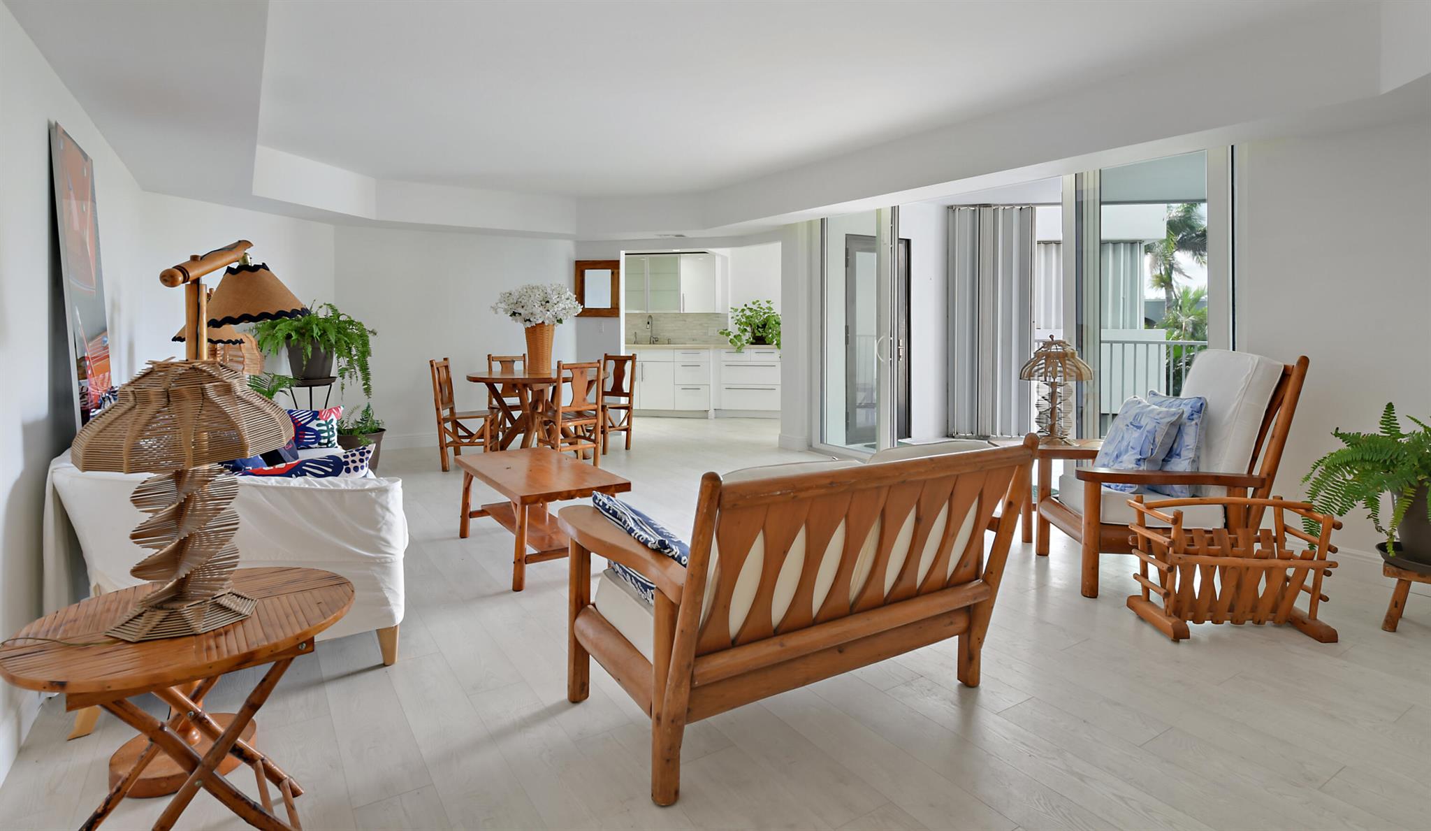 LA PALMA CONDOMINIUM - Residential