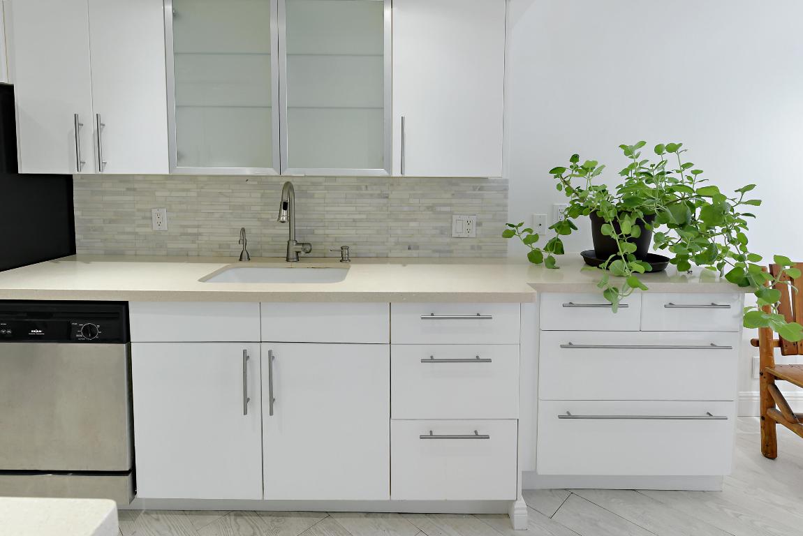 LA PALMA CONDOMINIUM - Residential