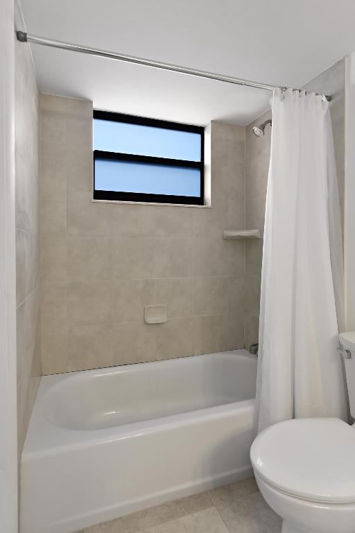 LA PALMA CONDOMINIUM - Residential