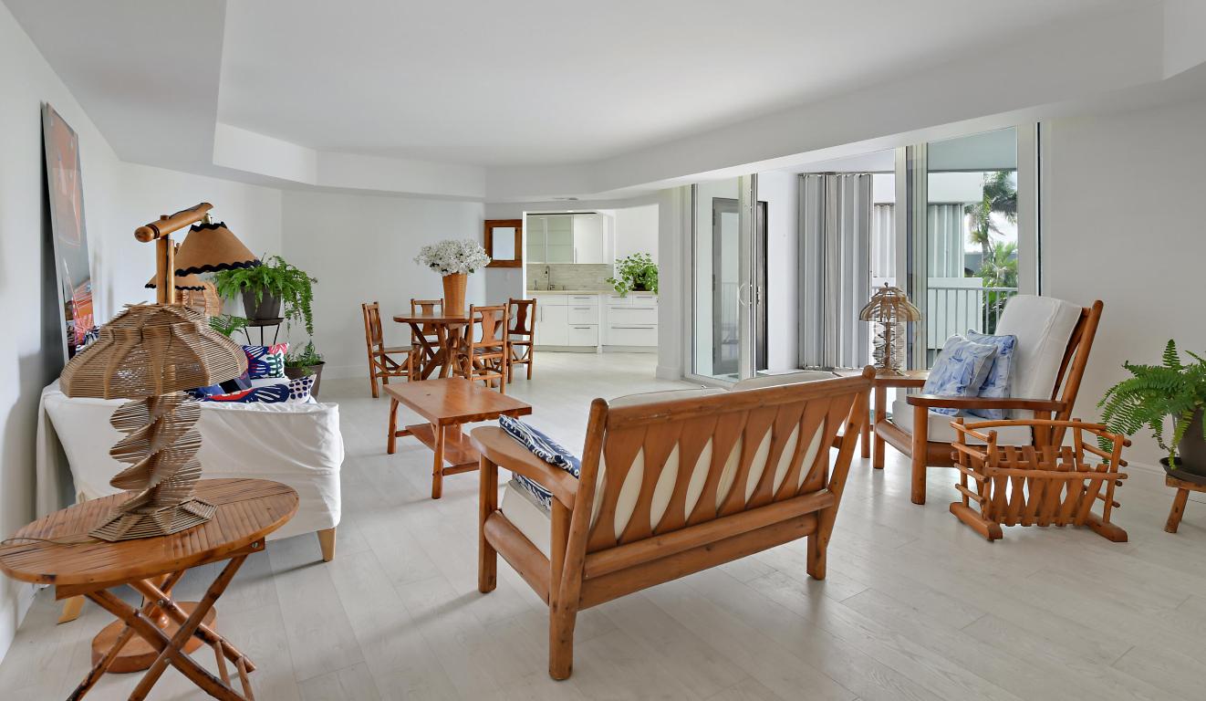 LA PALMA CONDOMINIUM - Residential