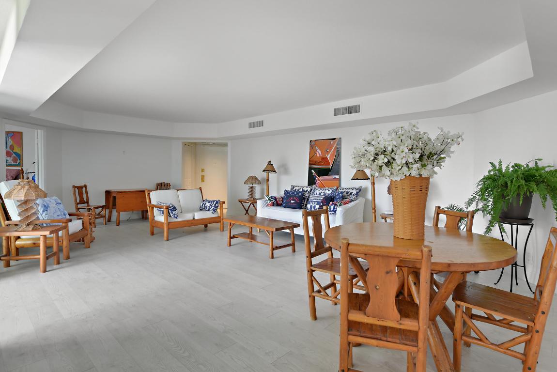 LA PALMA CONDOMINIUM - Residential