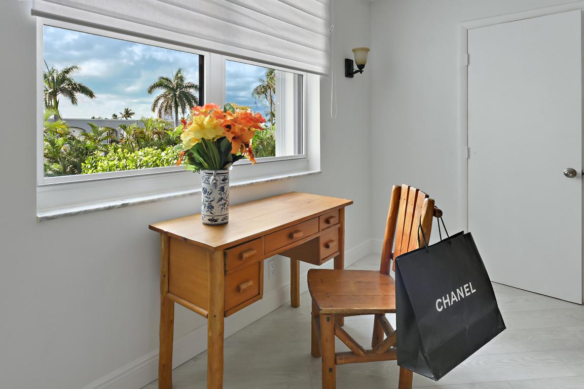 LA PALMA CONDOMINIUM - Residential