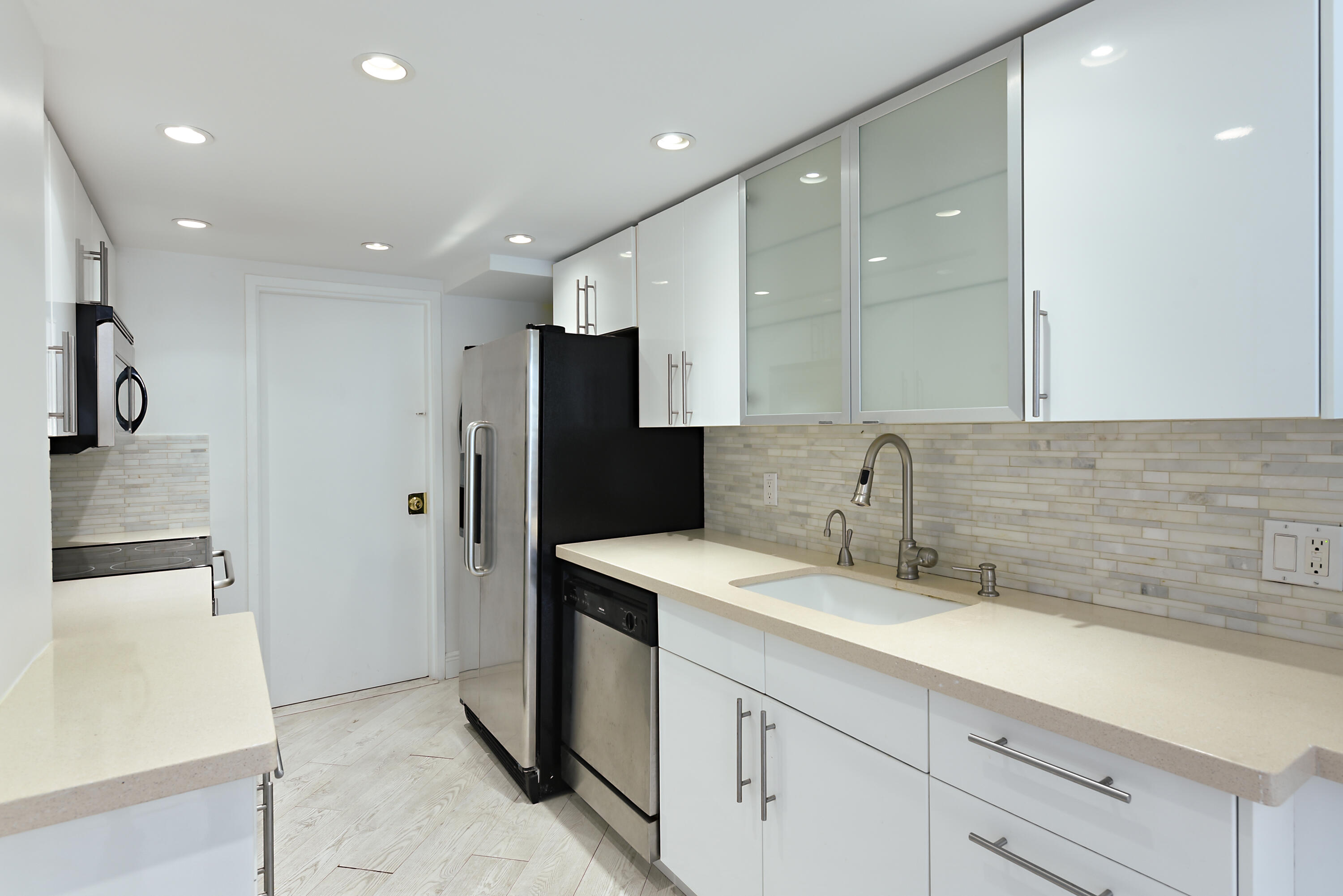 LA PALMA CONDOMINIUM - Residential