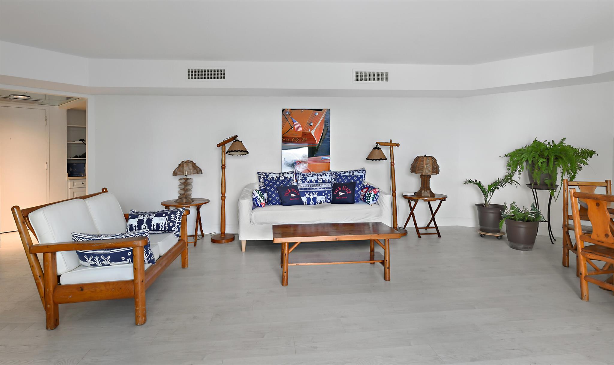 LA PALMA CONDOMINIUM - Residential