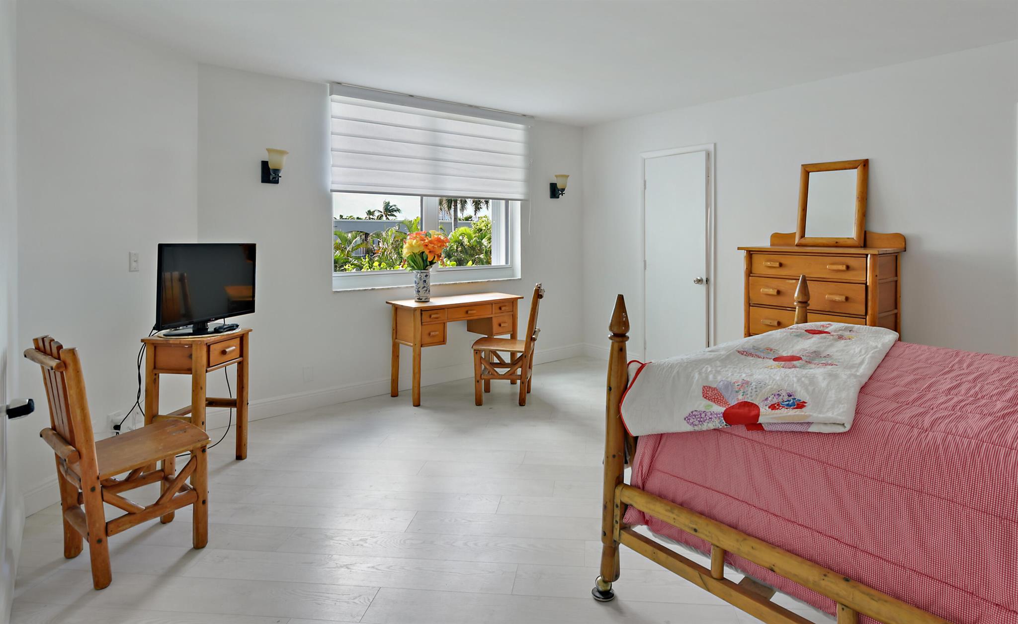 LA PALMA CONDOMINIUM - Residential